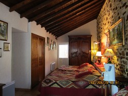 chambre Quentin chambre d'hotes Ferme Fleurie proche de Roanne et du lac des sapins