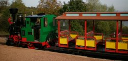 ... et son train touristique chambre d'hotes Ferme Fleurie proche de Roanne et du lac des sapins